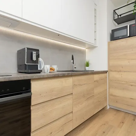 Lopuszanska With Balcony In By Renters * 华沙