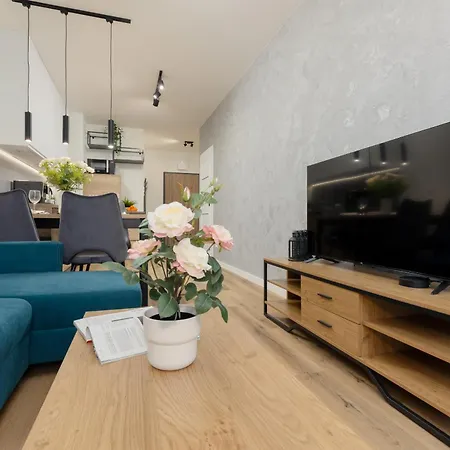 Lopuszanska With Balcony In By Renters 华沙