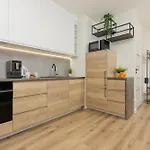 Lägenhet Lopuszanska With Balcony In By Renters