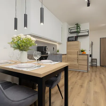 Lejlighed Lopuszanska With Balcony In By Renters Warszawa